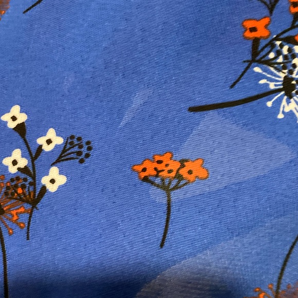 Fun 2 Fun Women’s Blue Pleated Cap Sleeve Blouse with Bib Collar Sz. Medium - Picture 5 of 9